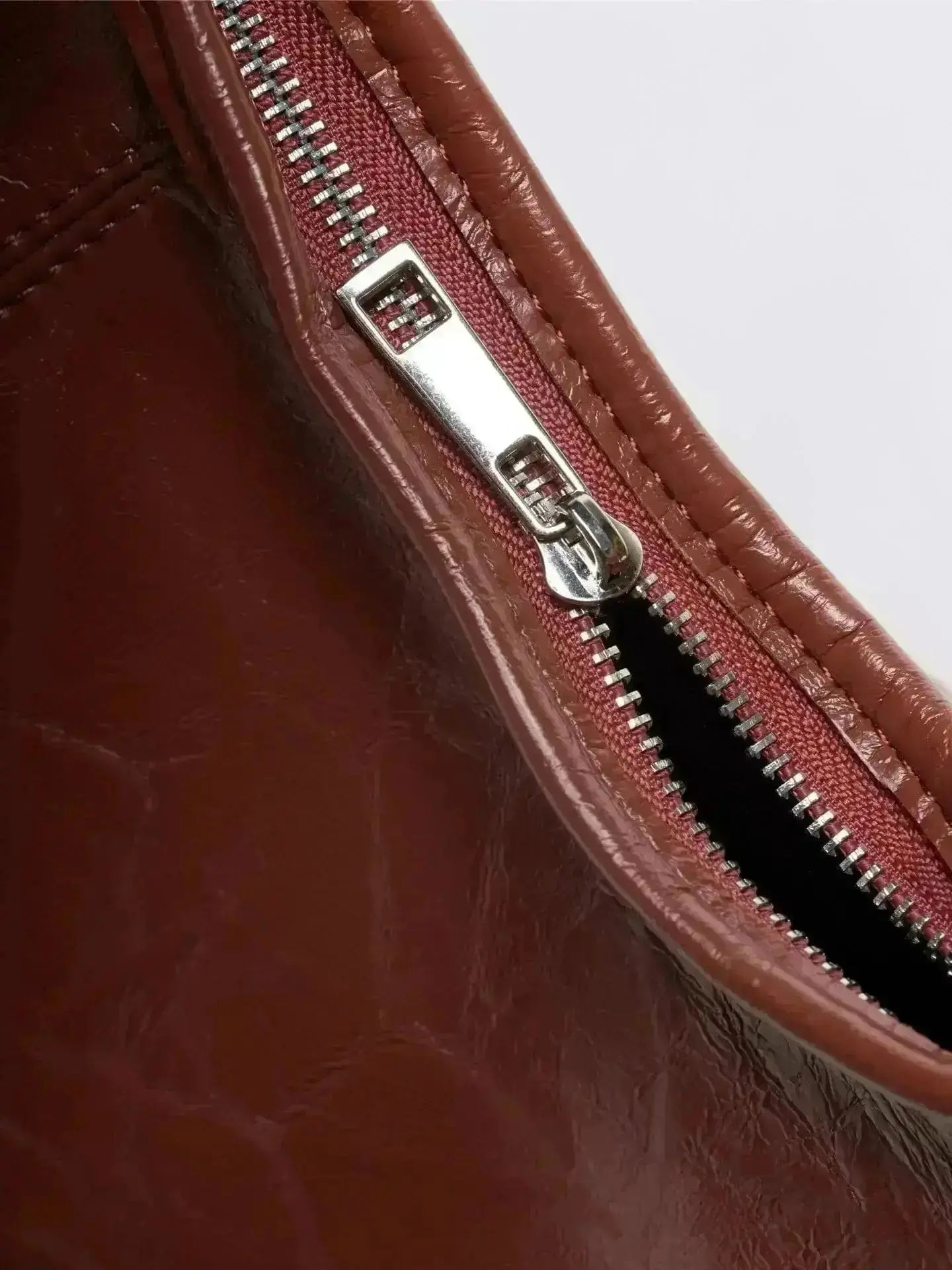 Scarlett Distressed Leather Tote Noirvere