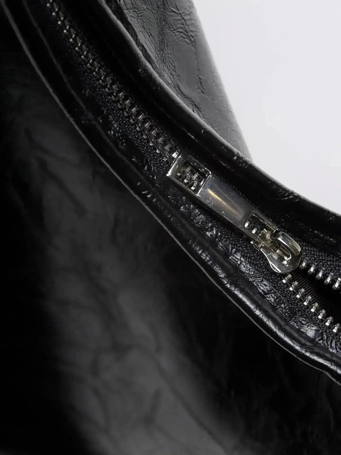 Scarlett Distressed Leather Tote Noirvere