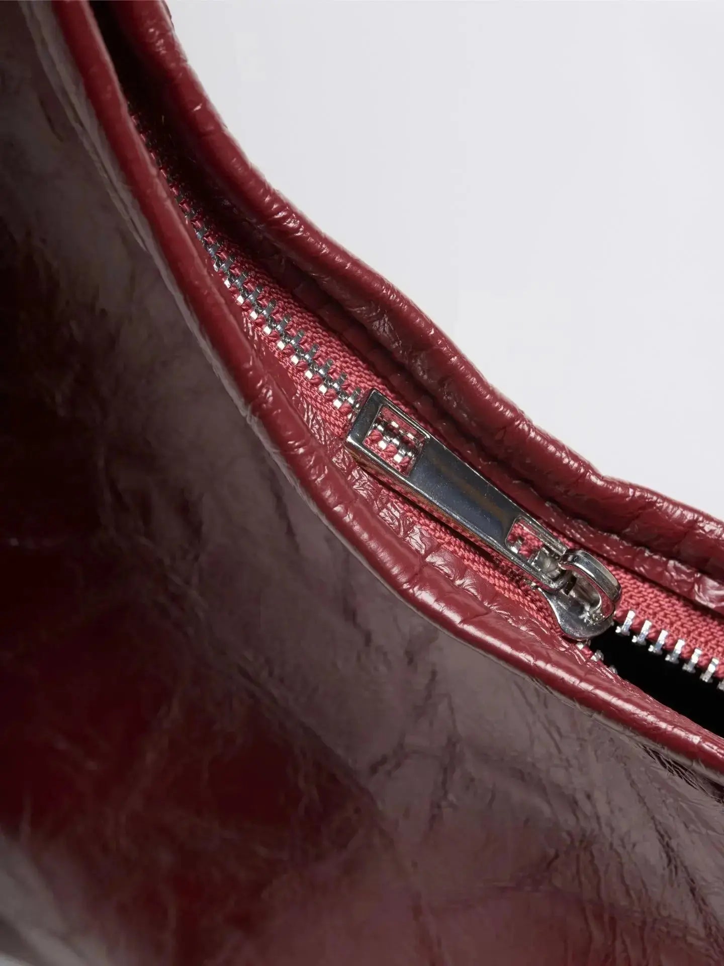 Scarlett Distressed Leather Tote Noirvere