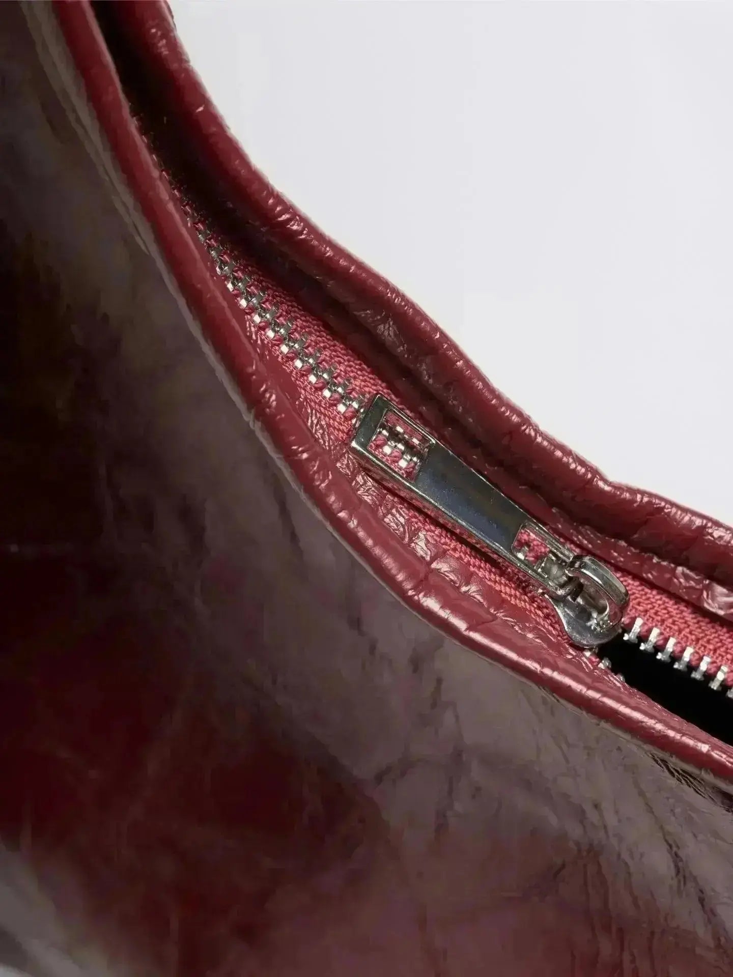 Scarlett Distressed Leather Tote Noirvere