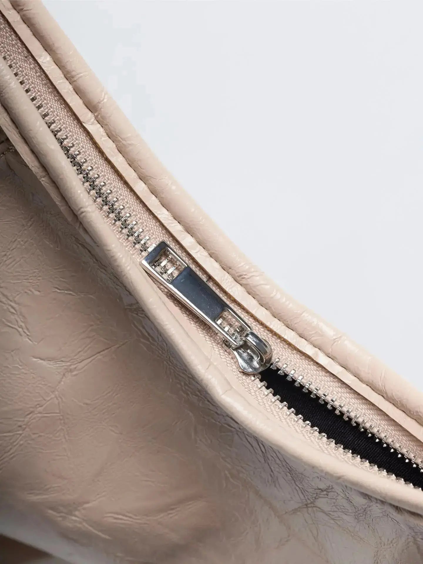 Scarlett Distressed Leather Tote Noirvere