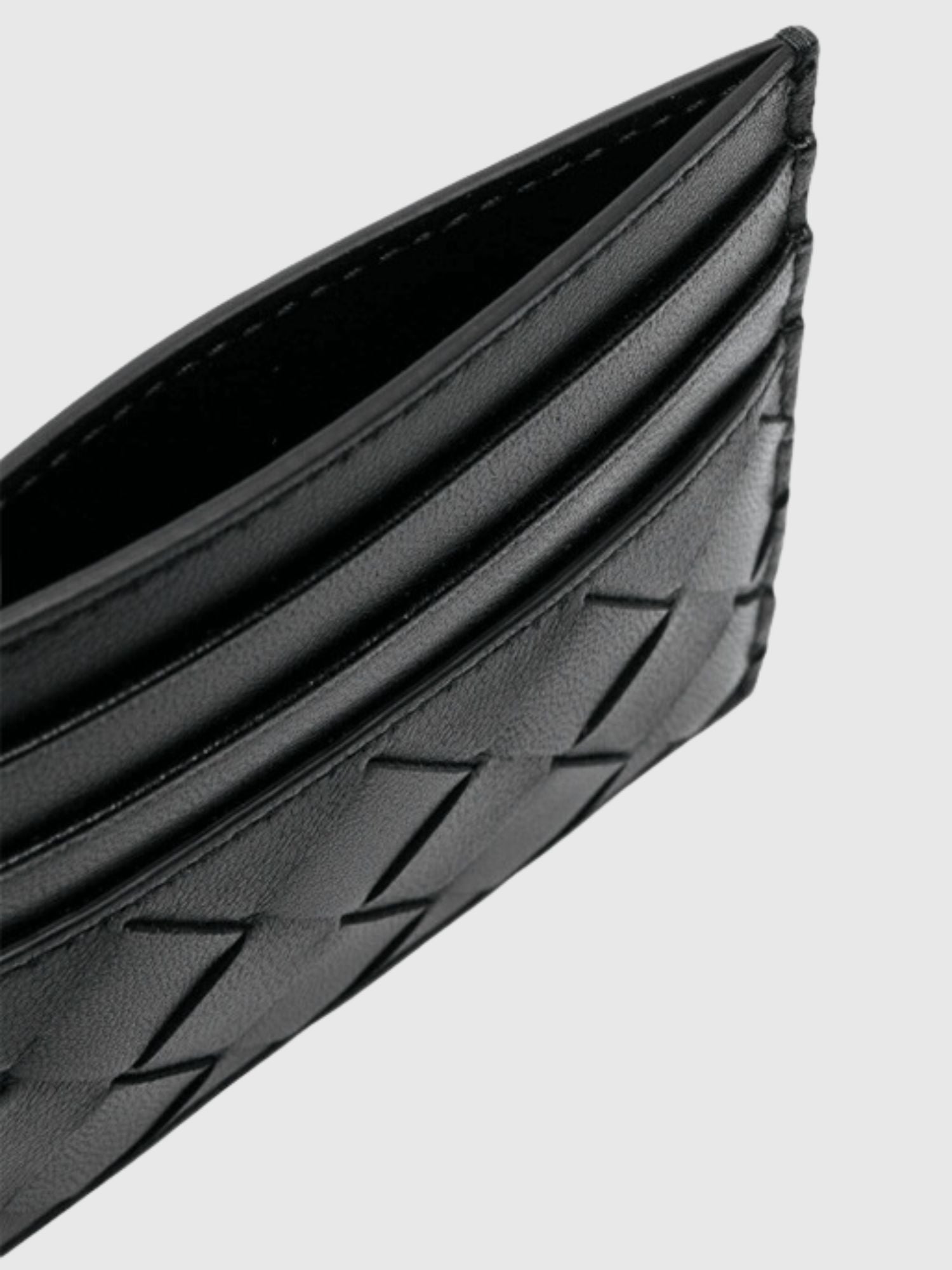 The One Wallet Wonder Noirvere