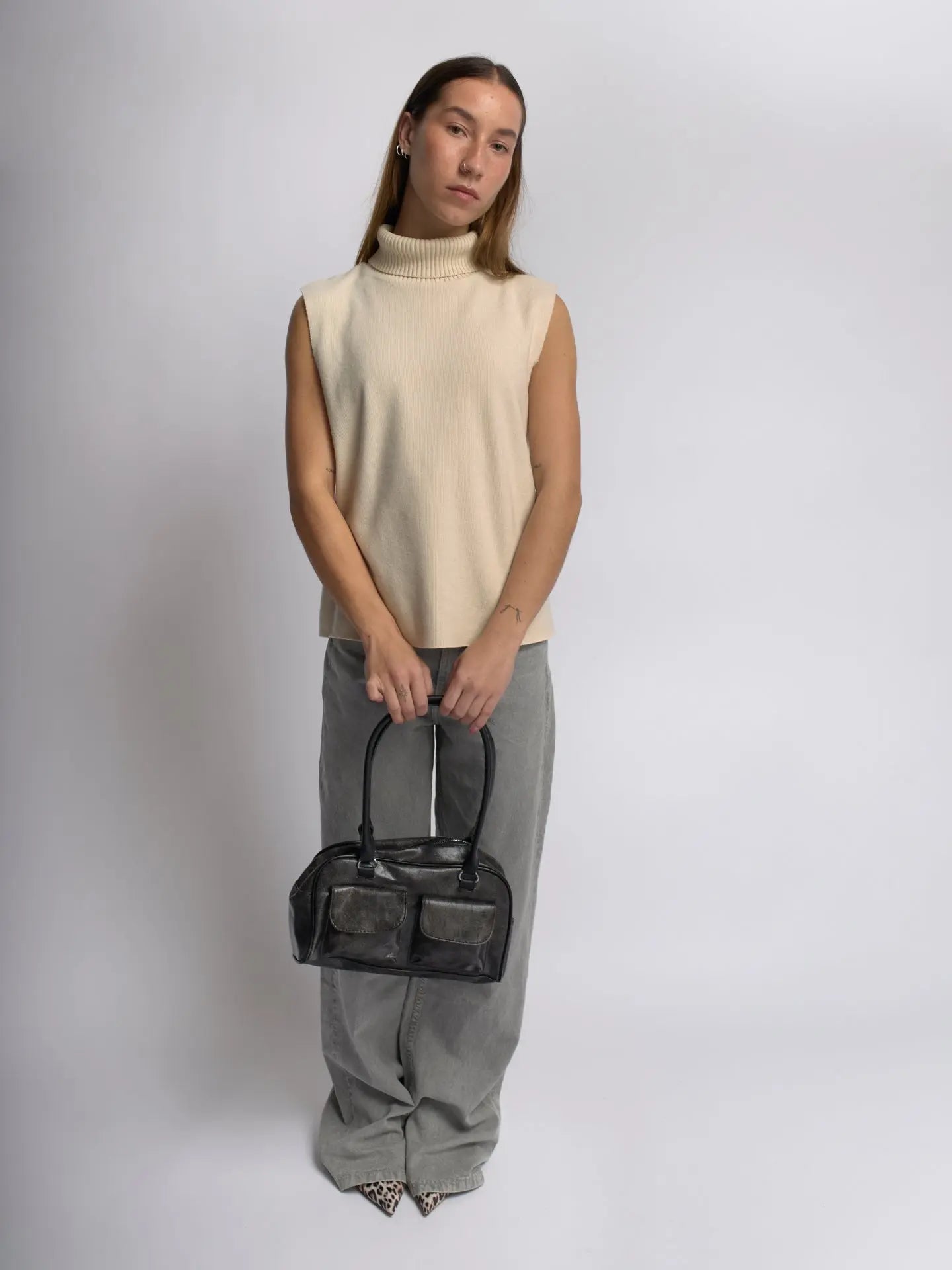 Sleek Distressed Leather Carry Noirvere