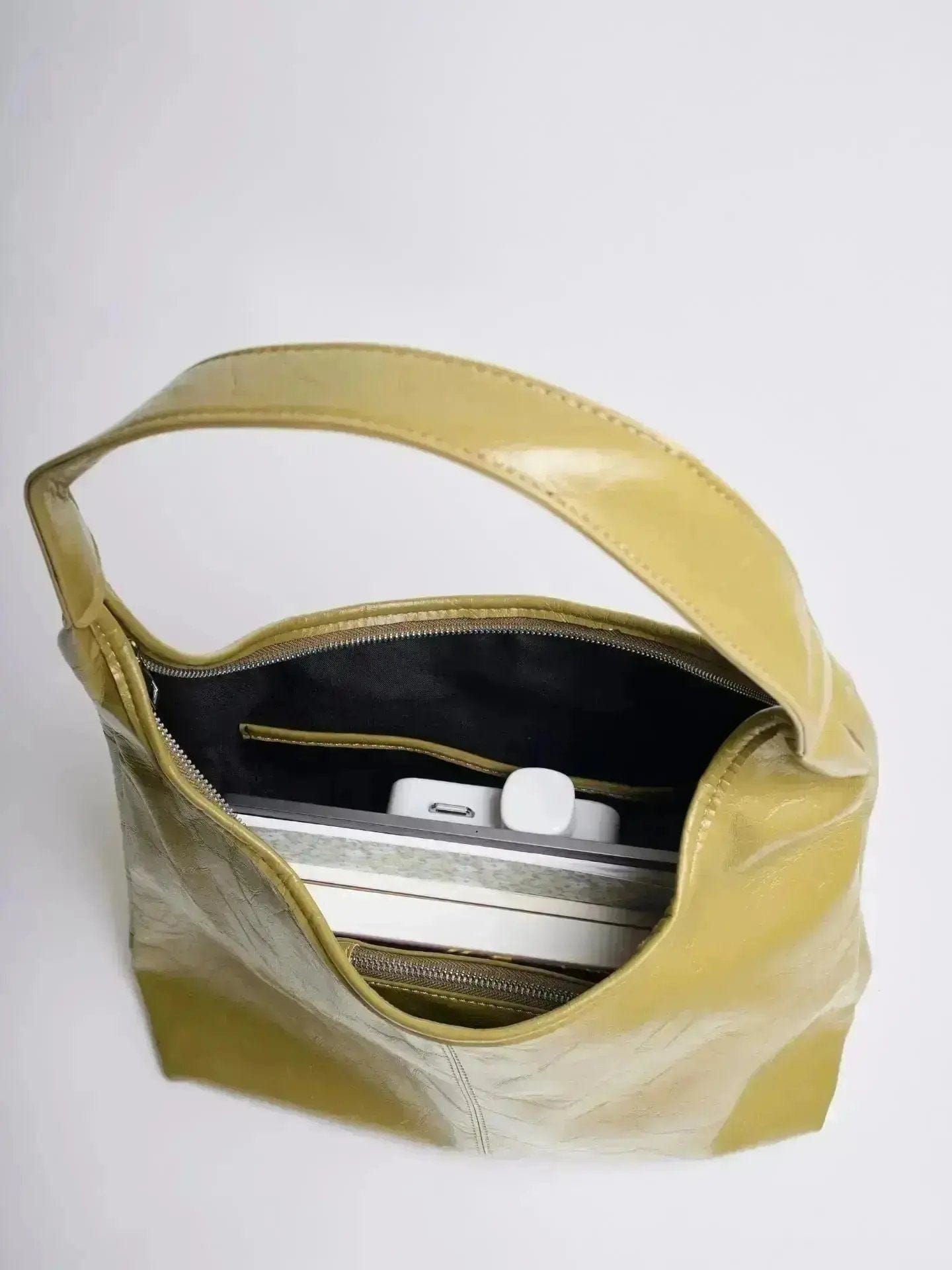 Scarlett Distressed Leather Tote Noirvere