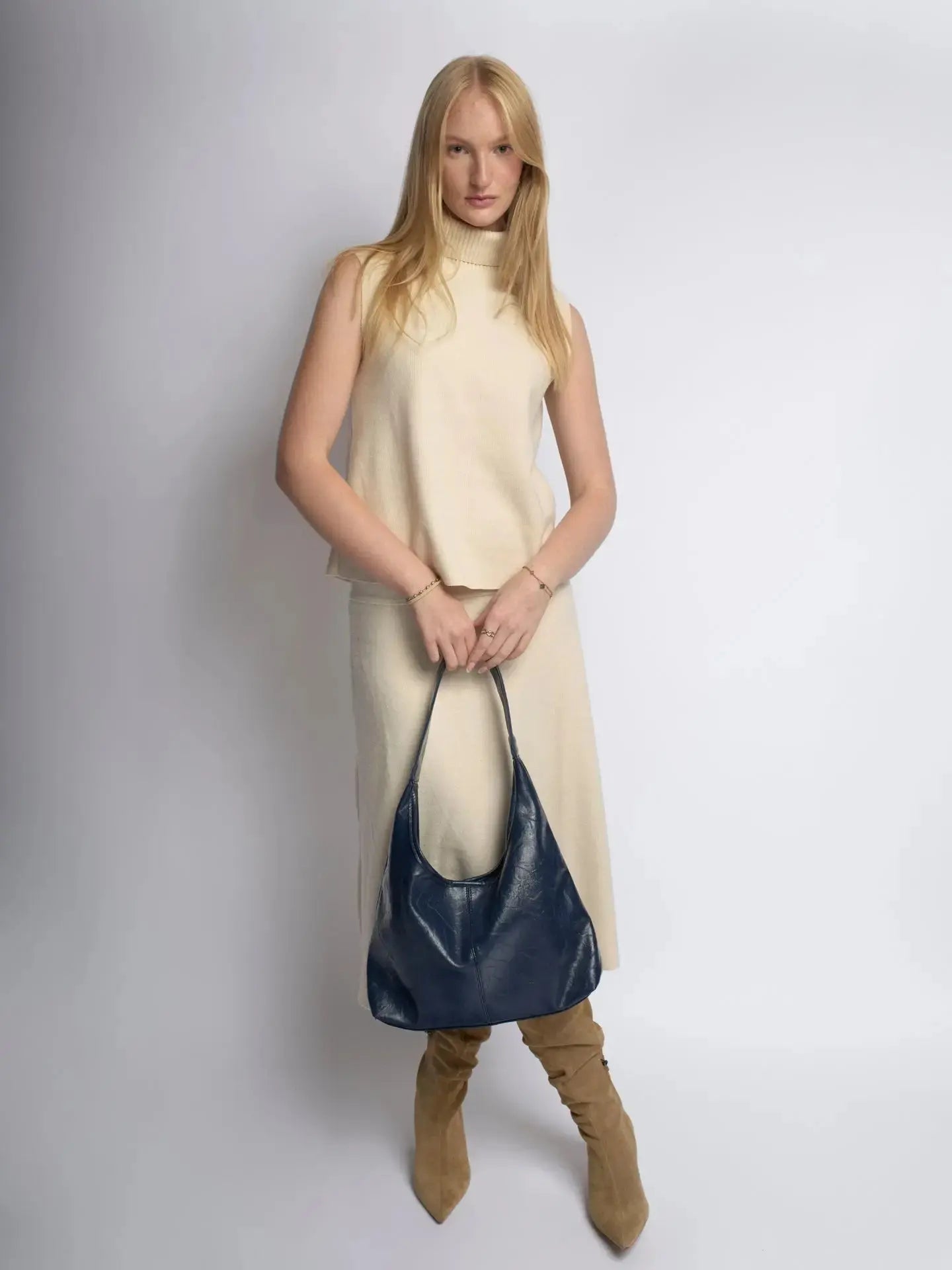 Scarlett Distressed Leather Tote Noirvere