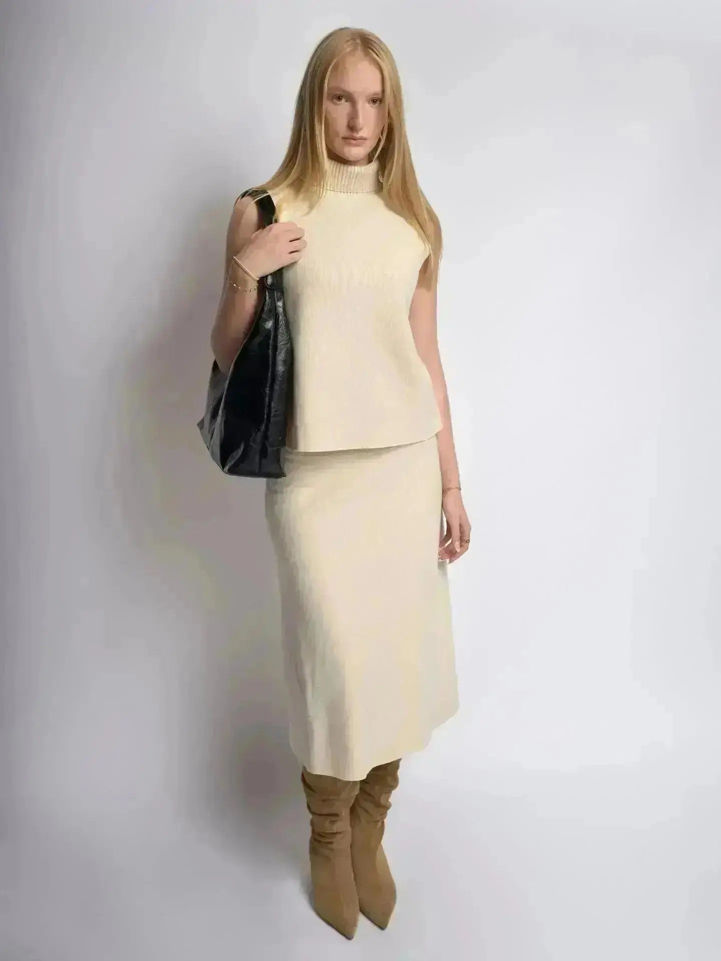 Scarlett Distressed Leather Tote Noirvere