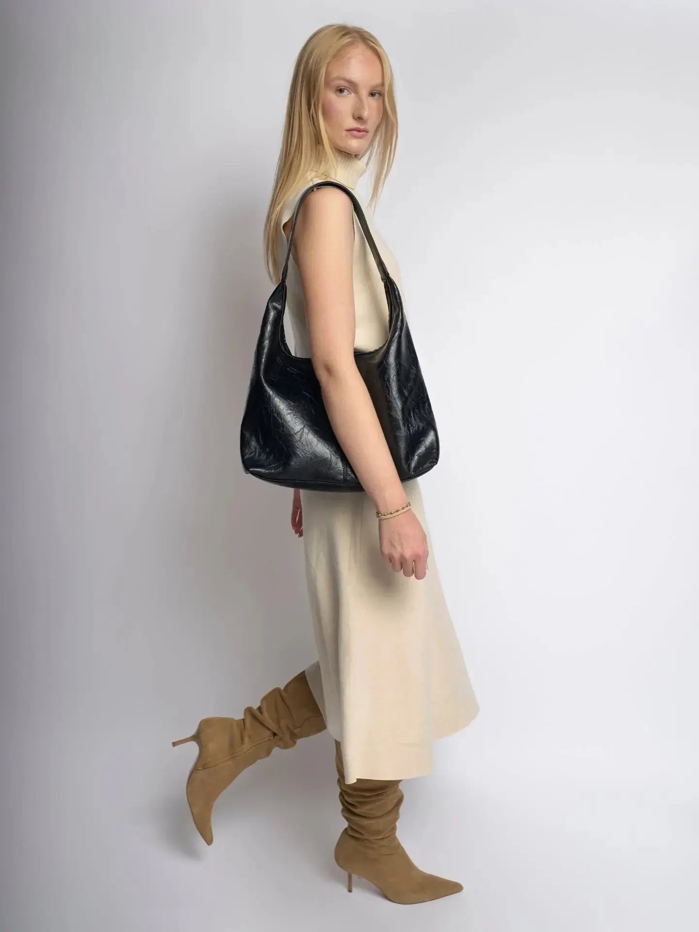 Scarlett Distressed Leather Tote Noirvere