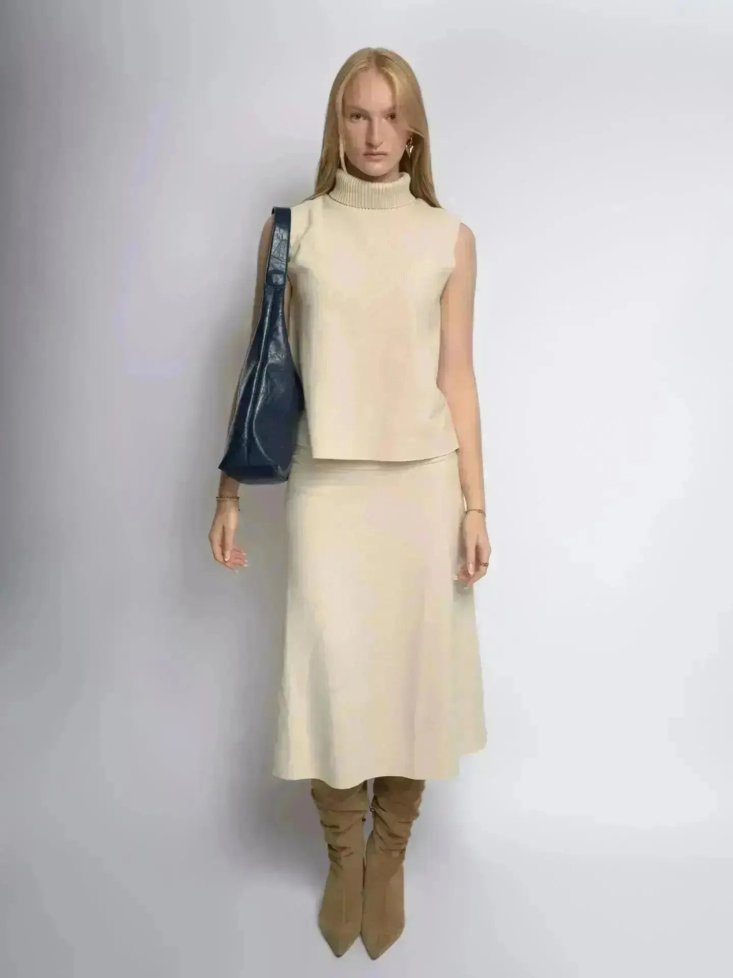 Scarlett Distressed Leather Tote Noirvere