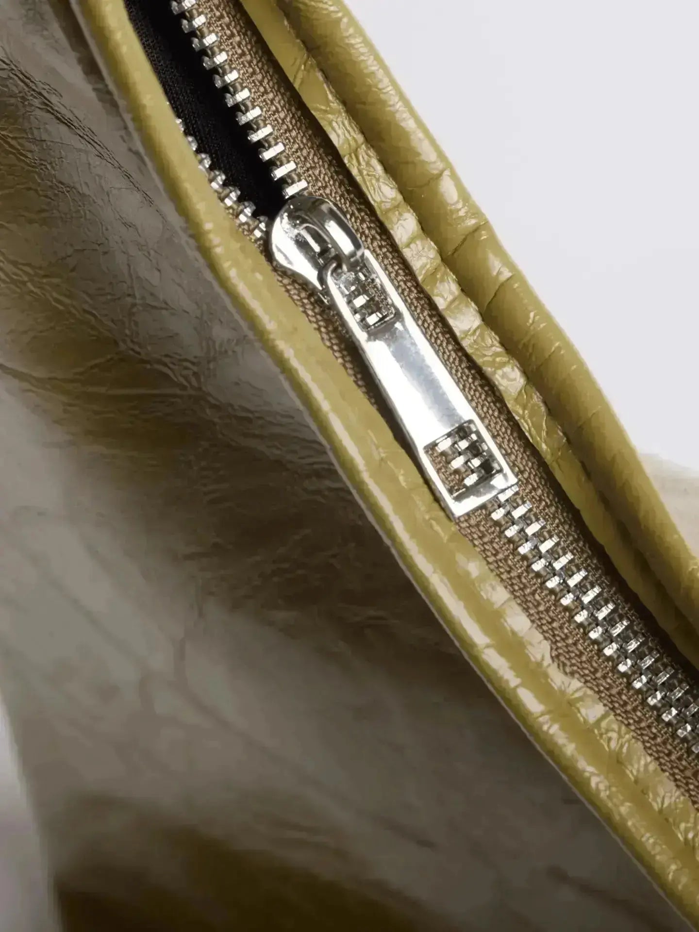 Scarlett Distressed Leather Tote Noirvere