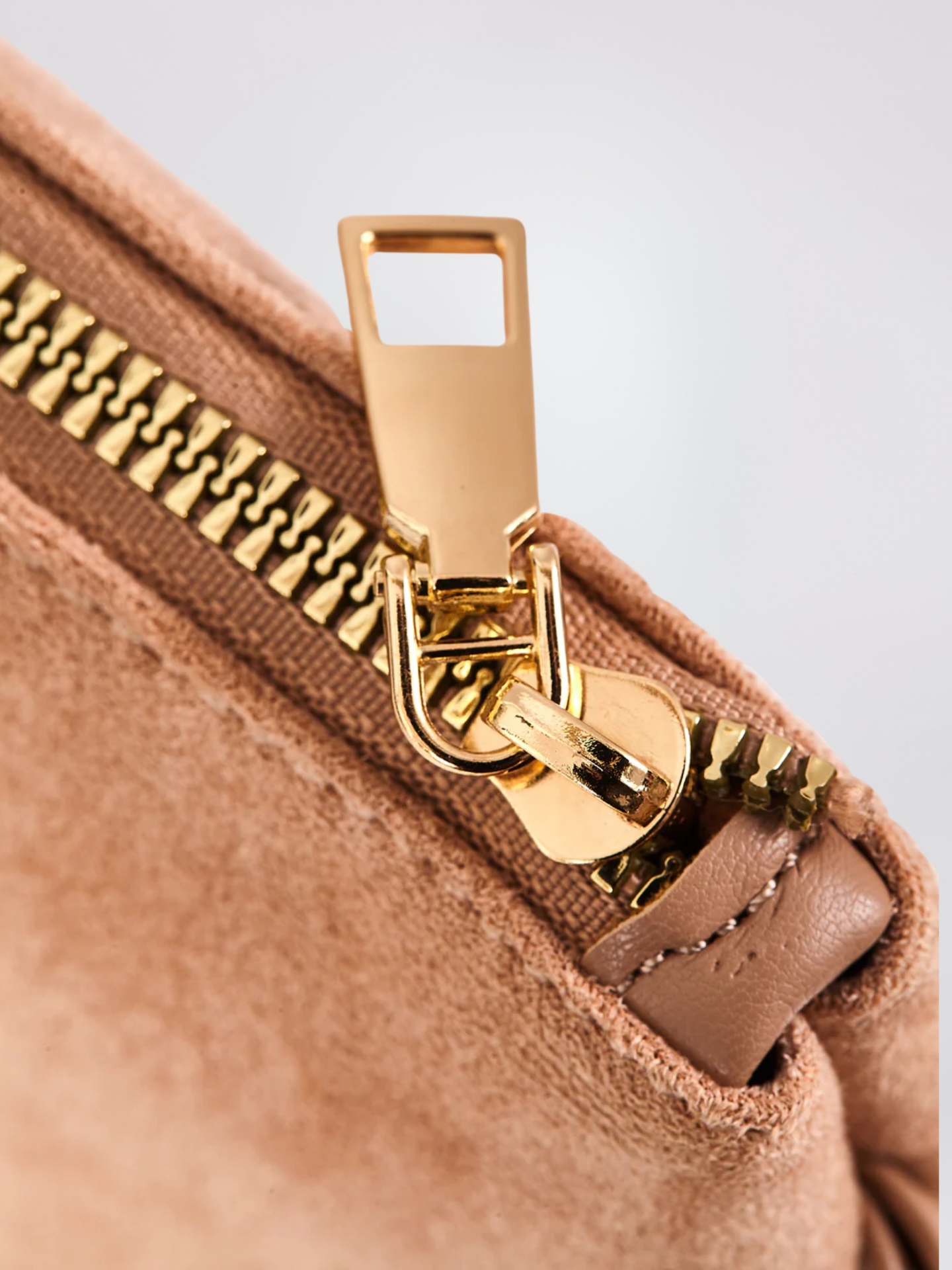 Suede Mini Pouch Noirvere