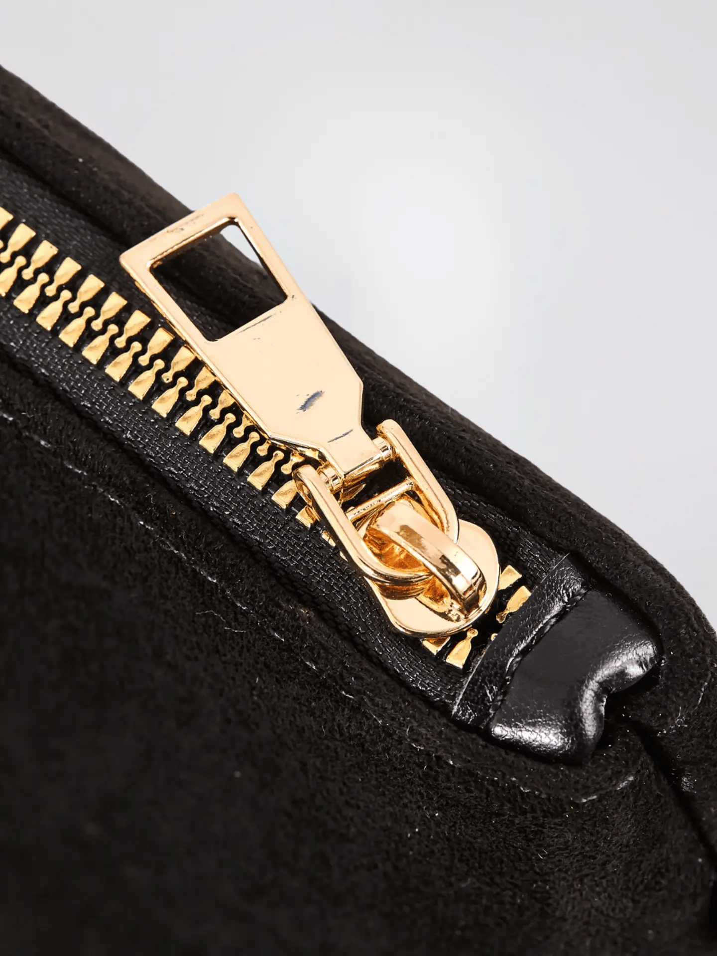 Suede Mini Pouch Noirvere