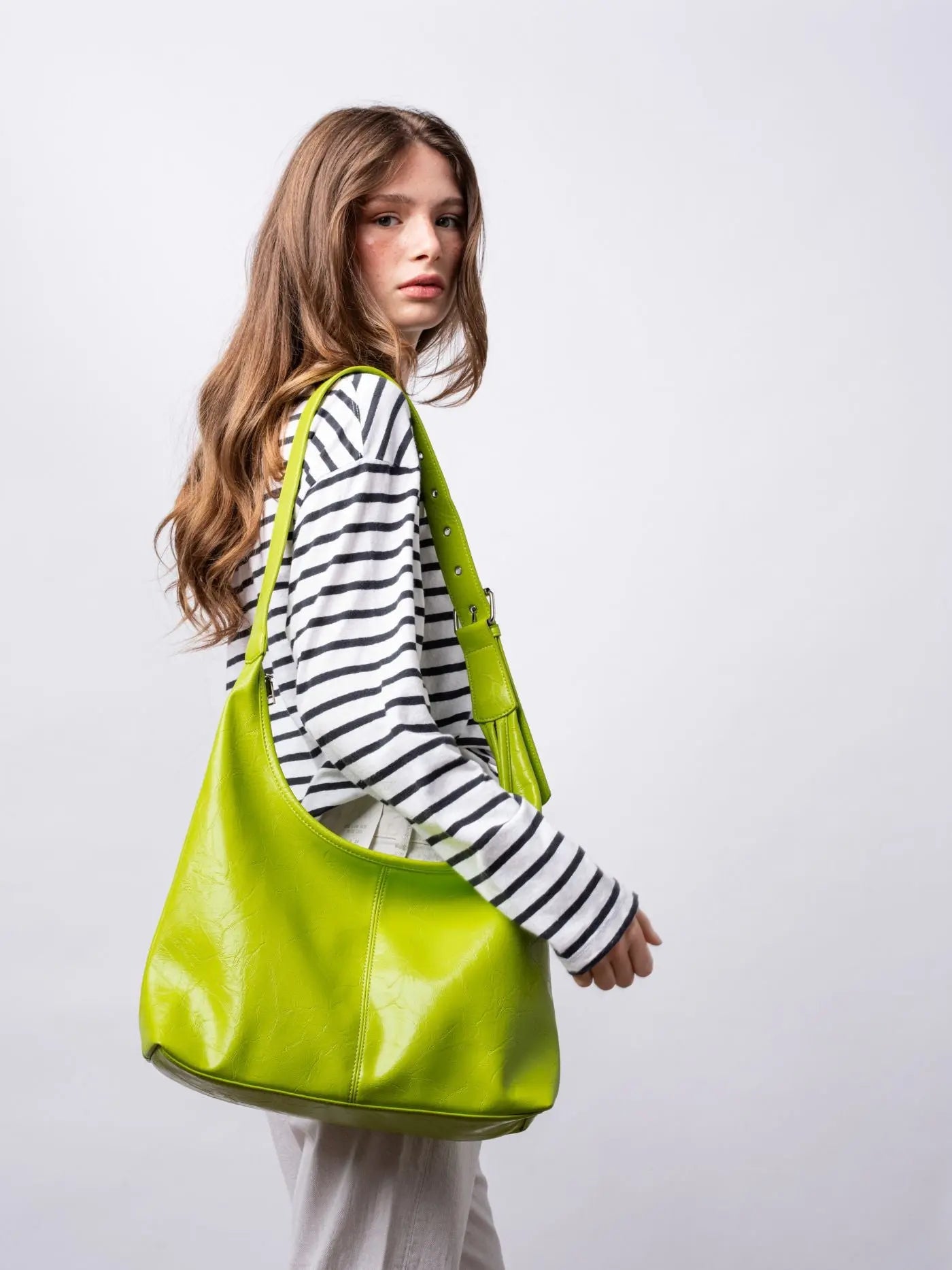 Crossbody Scarlett Distressed Leather Tote Noirvere