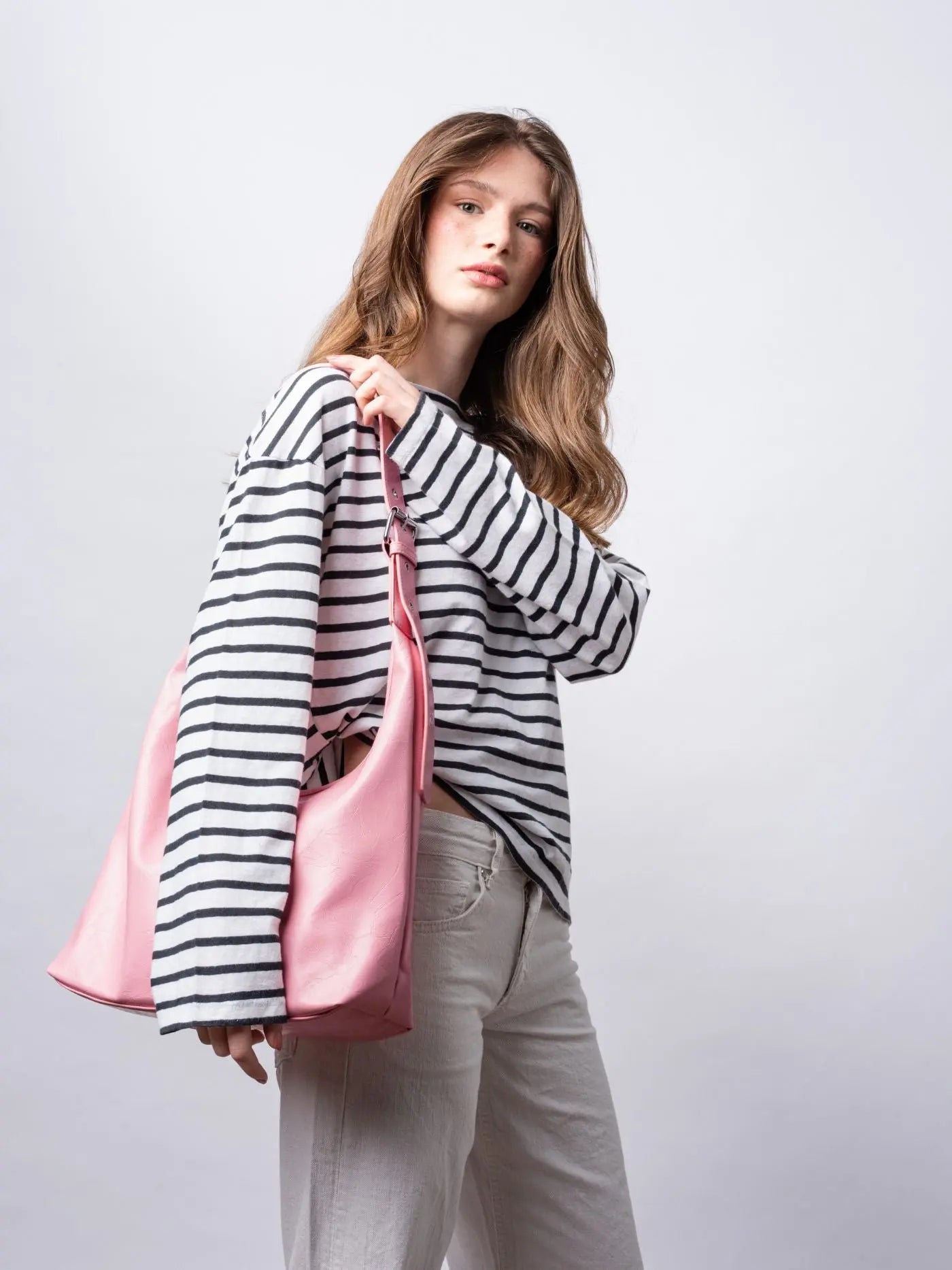 Crossbody Scarlett Distressed Leather Tote Noirvere