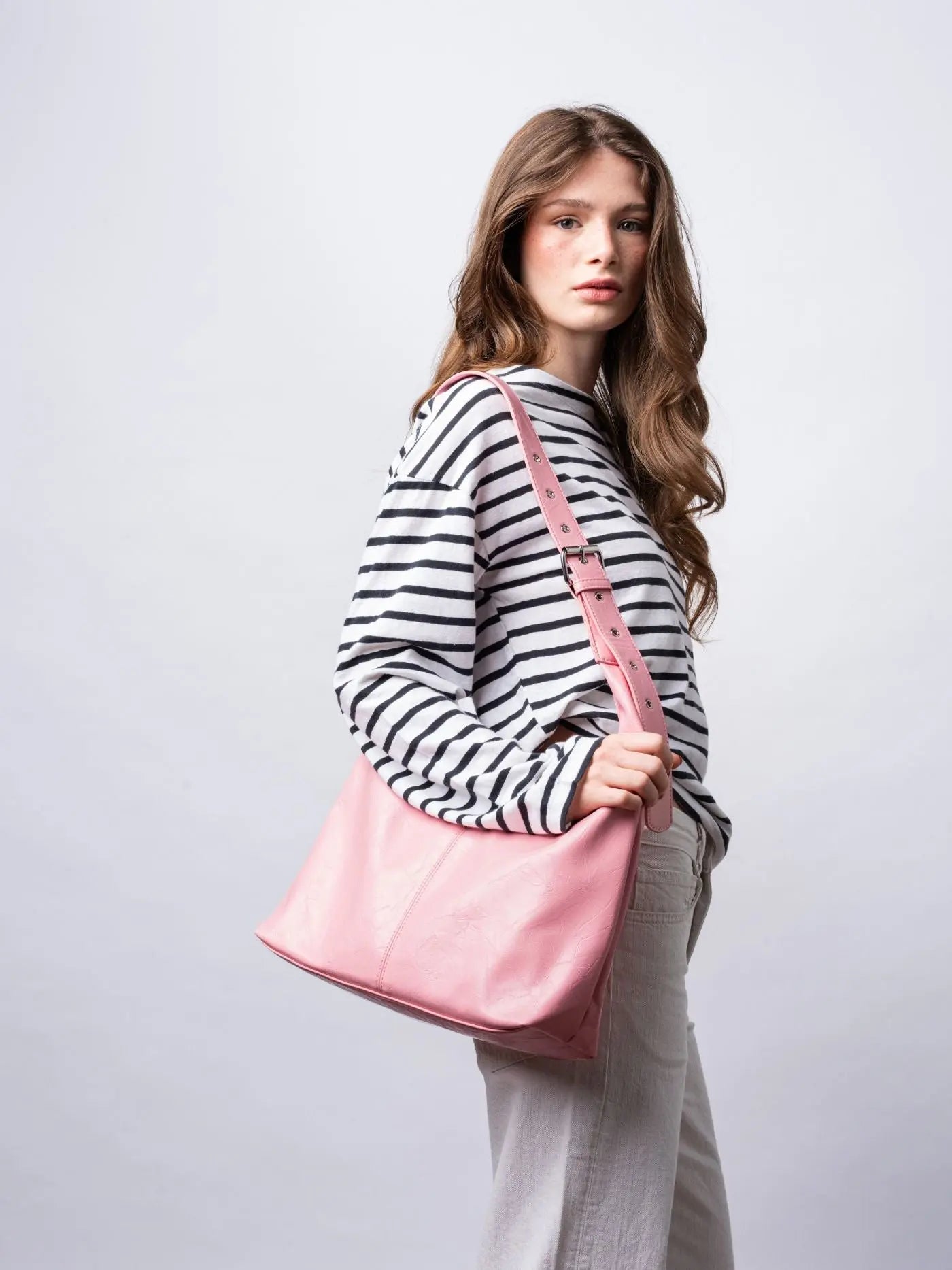 Crossbody Scarlett Distressed Leather Tote Noirvere