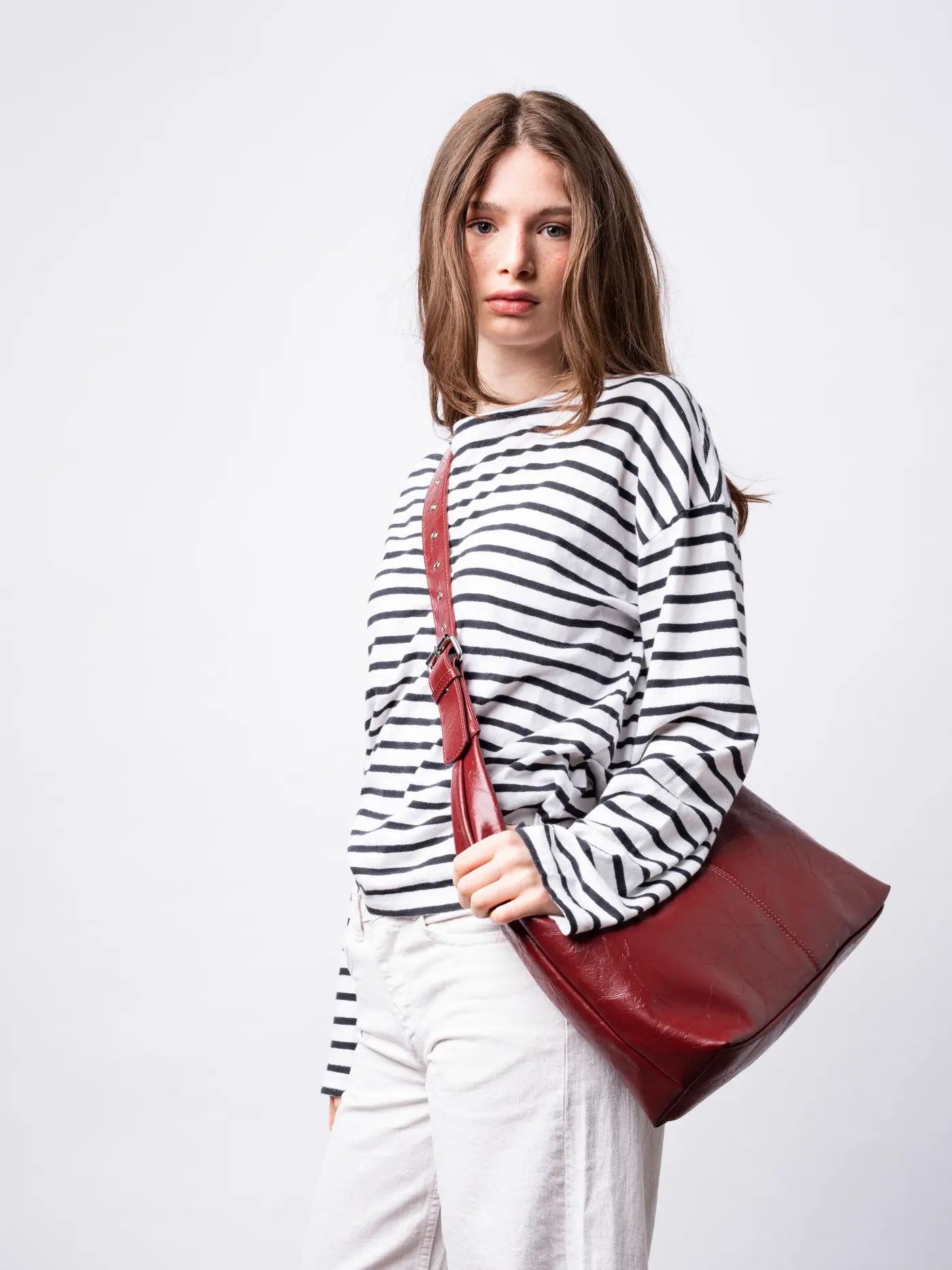 Crossbody Scarlett Distressed Leather Tote Noirvere