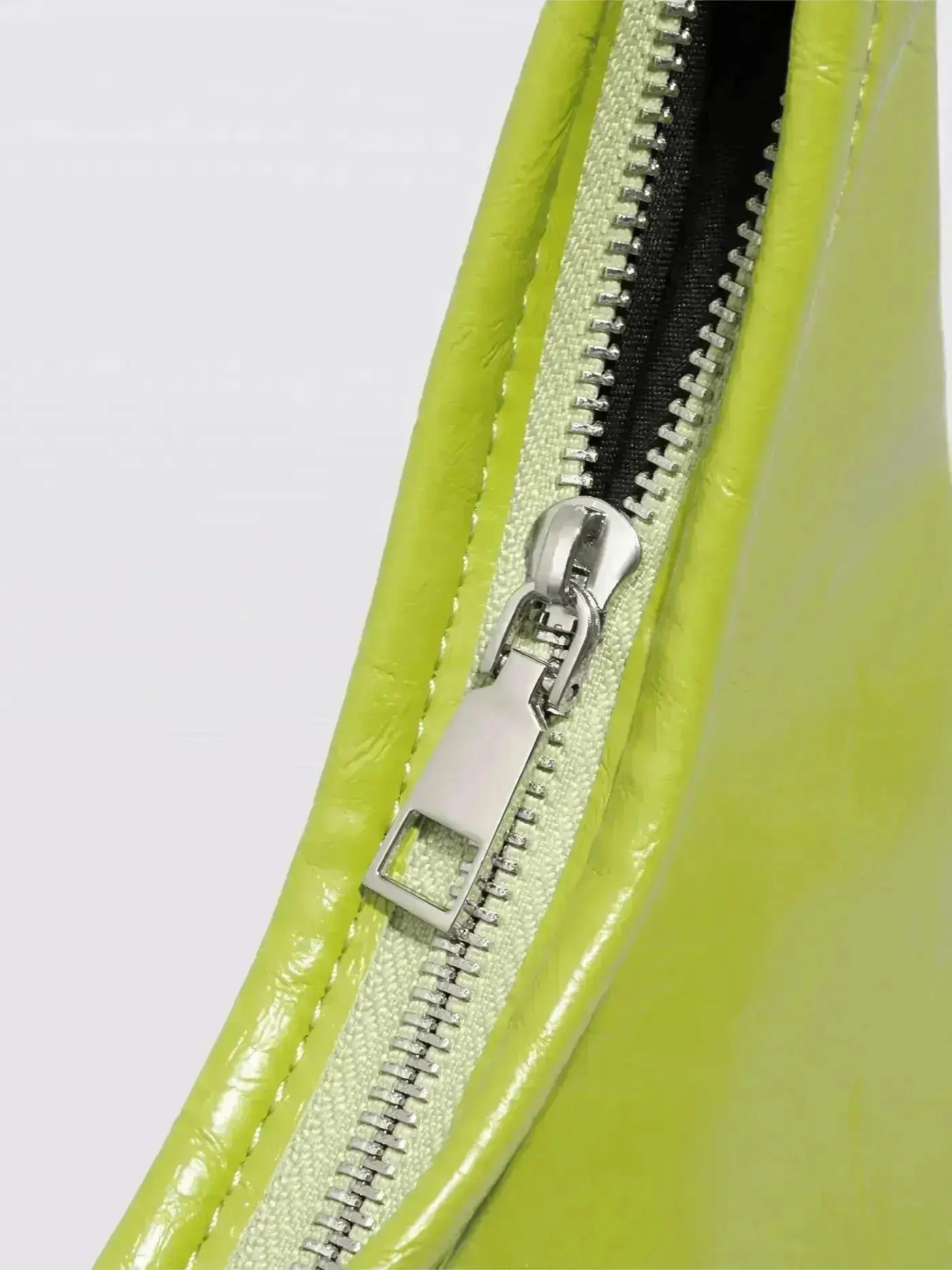 Scarlett Distressed Leather Tote Noirvere