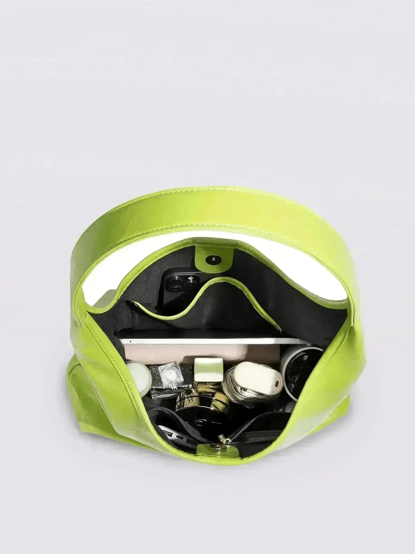 Scarlett Distressed Leather Tote Noirvere