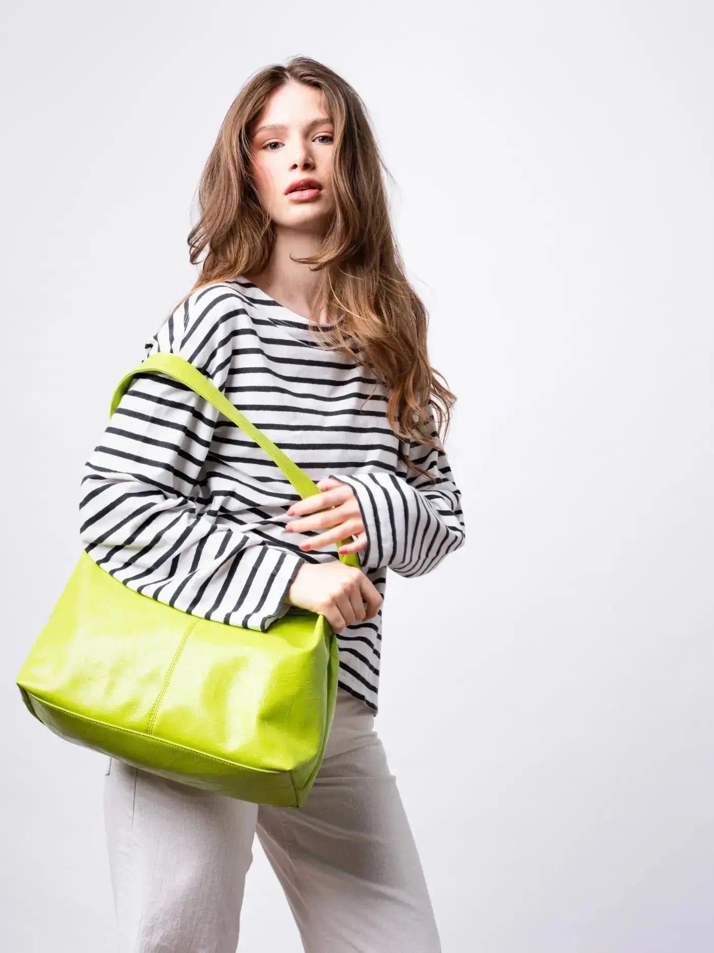 Scarlett Distressed Leather Tote Noirvere