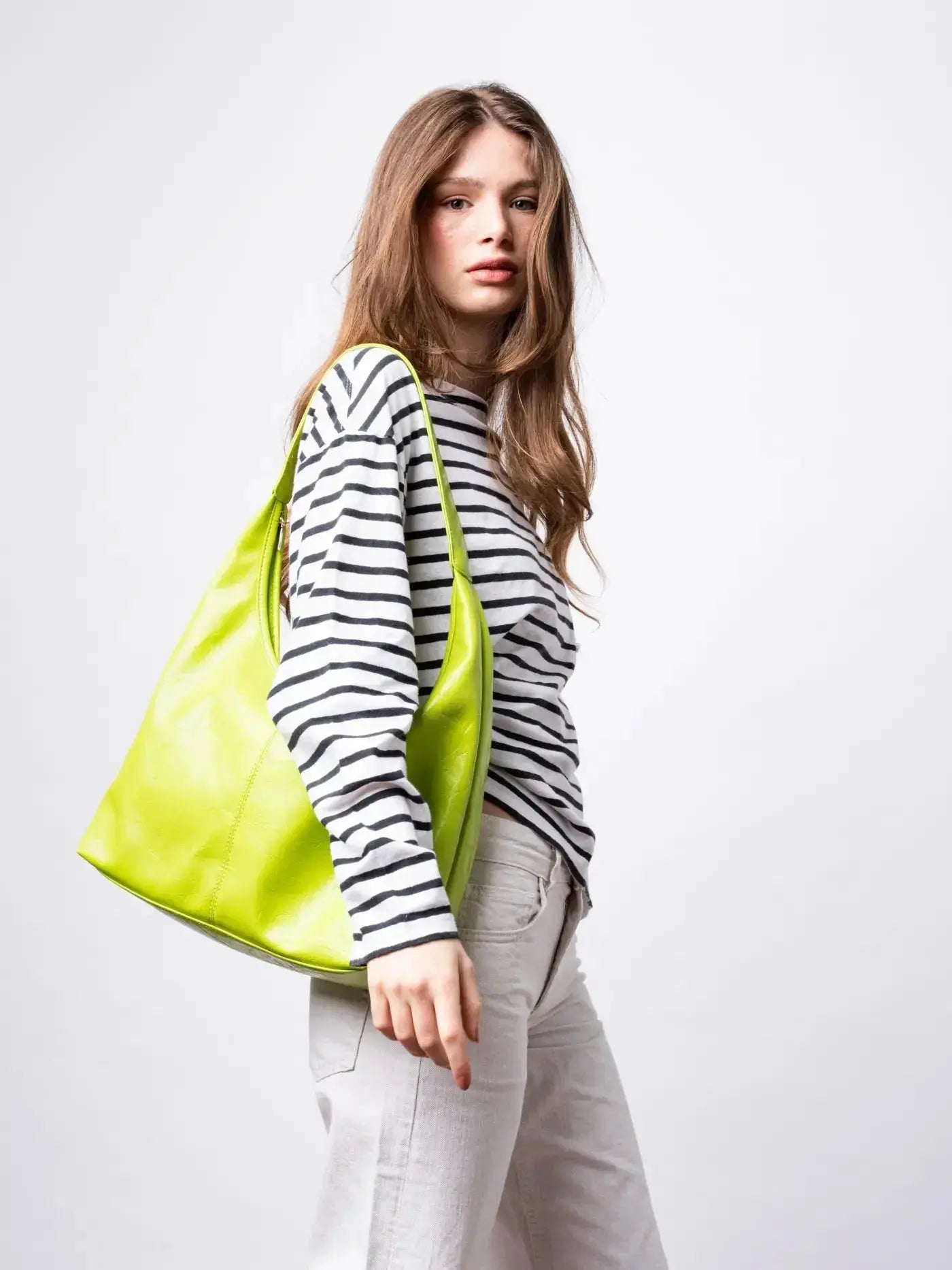 Scarlett Distressed Leather Tote Noirvere