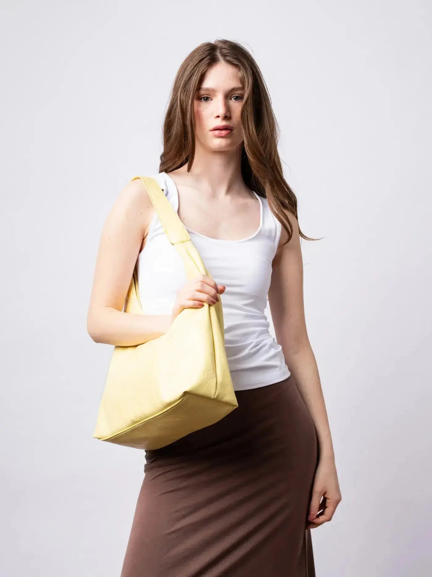 Scarlett Distressed Leather Tote Noirvere