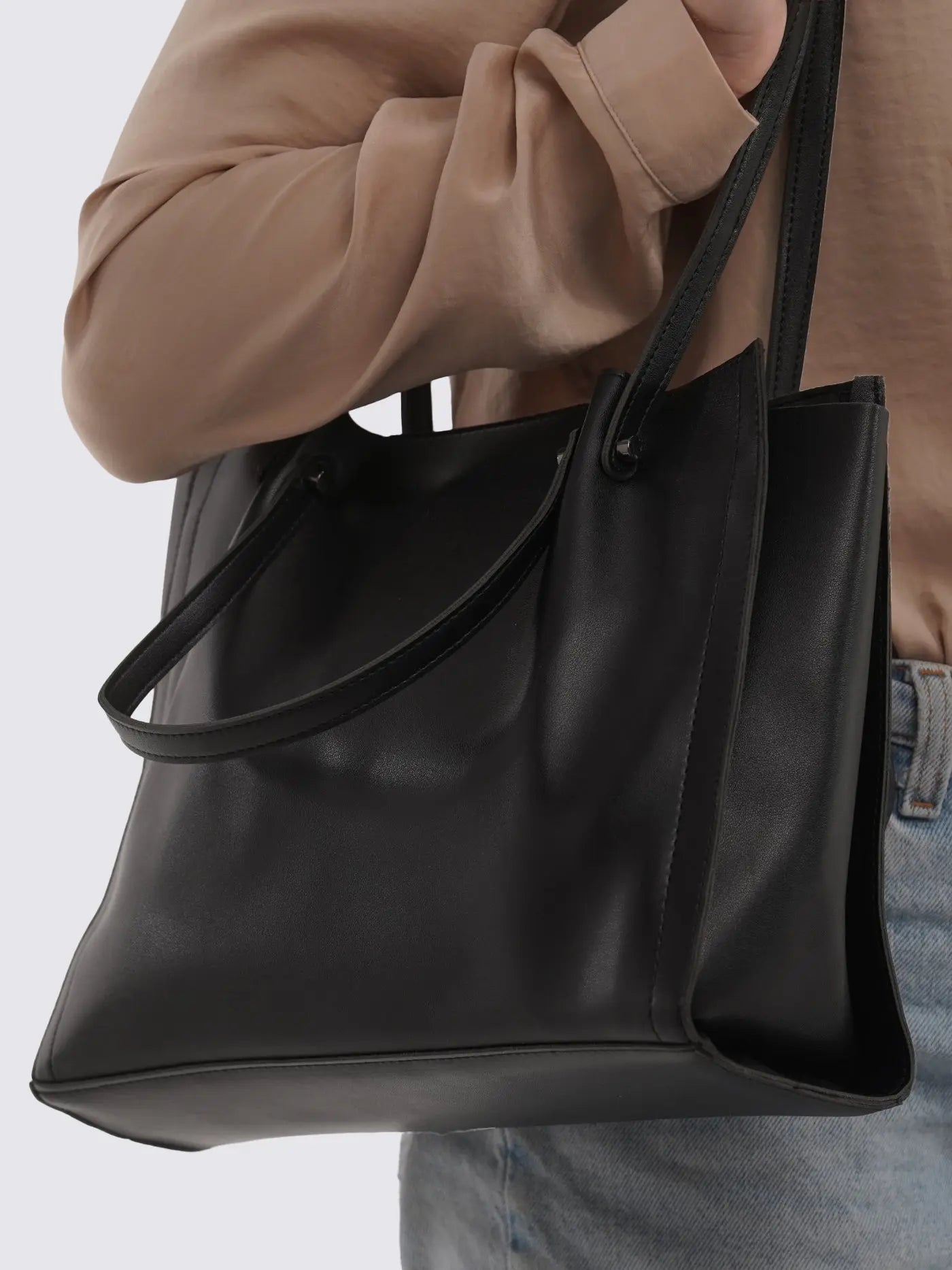 Paola Carryall Tote Noirvere