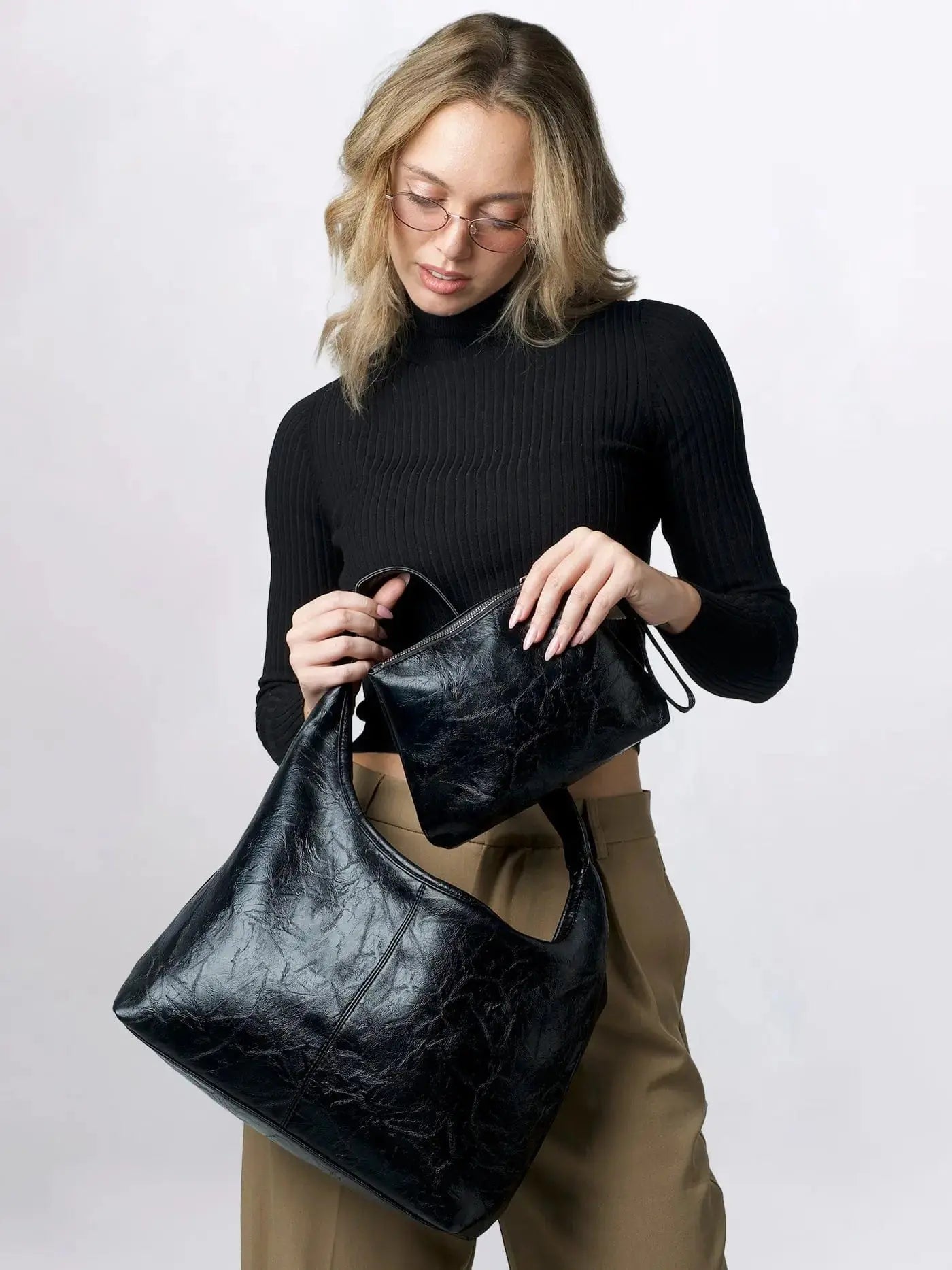 Scarlett Distressed Leather Tote Noirvere